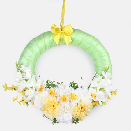 Straw wreath form floral composition