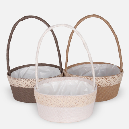 Jute basket with lace