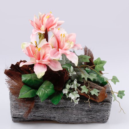 Flower arrangement with amaryllis