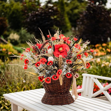 Composition in a basket of poppies