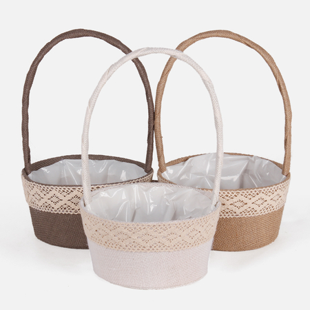 Jute basket with lace